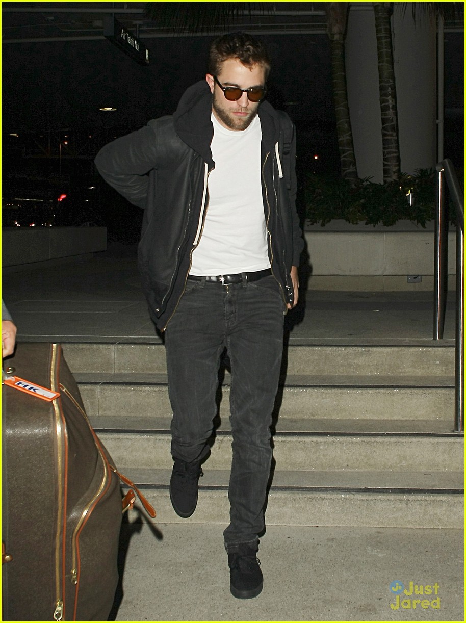 Robert Pattinson: Late-Night Flight Out of Los Angeles | Photo 623277 ...