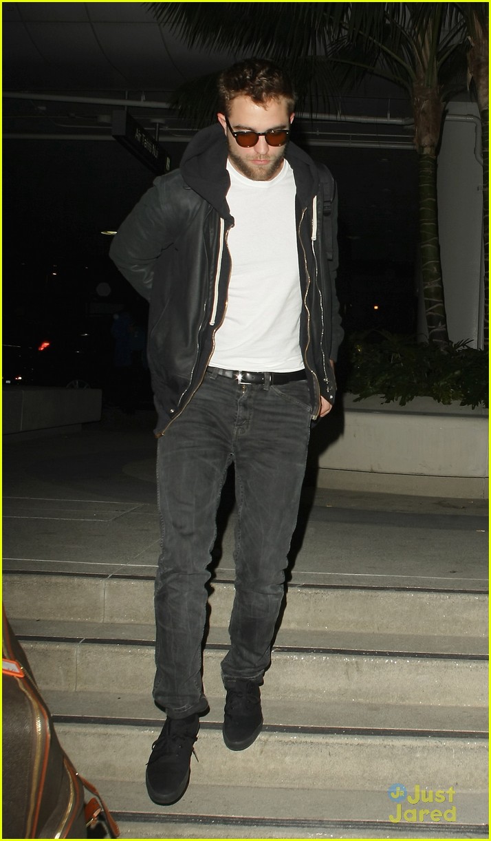 Robert Pattinson: Late-Night Flight Out of Los Angeles | Photo 623279 ...