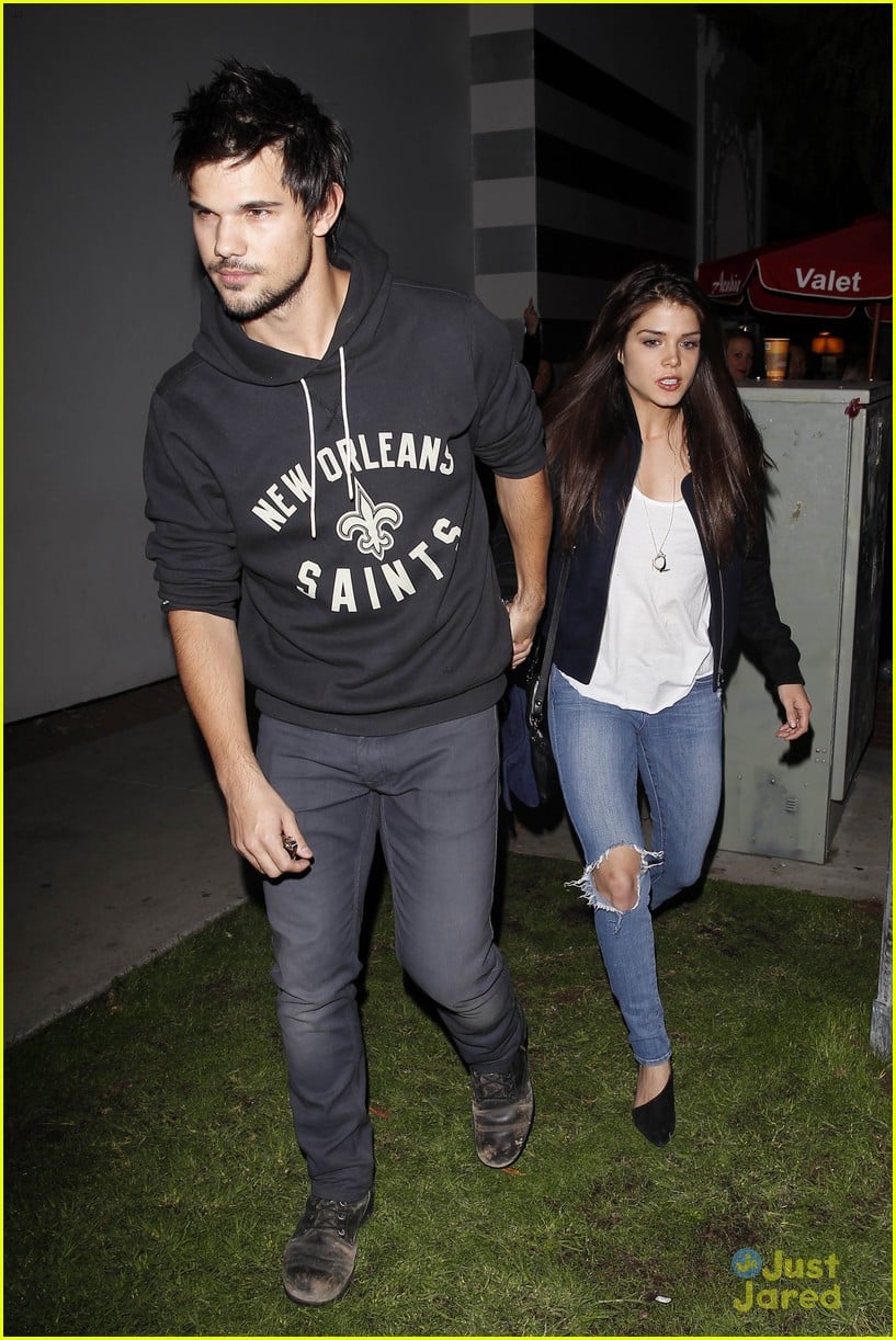 Taylor Lautner & Marie Avgeropoulos: Hollywood Dinner Date Duo! | Photo ...