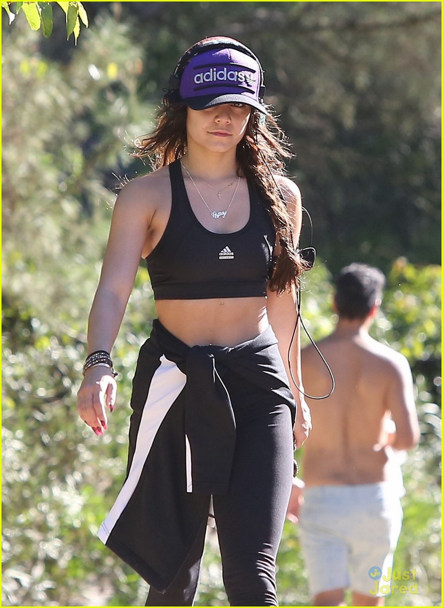 Vanessa Hudgens: Runyon Canyon Hike Before Holidays | Photo 629265