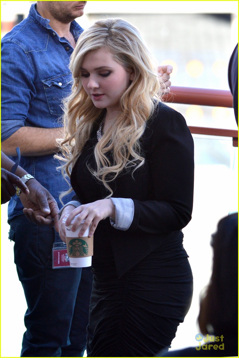 Full Sized Photo Of Abigail Breslin Extra Appearance Abigail