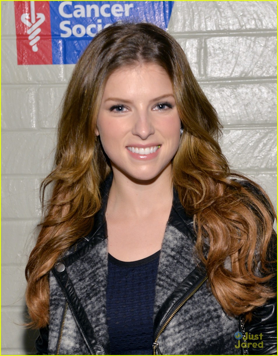 Anna Kendrick & Emma Roberts: Hollywood Stands Up To Cancer Event