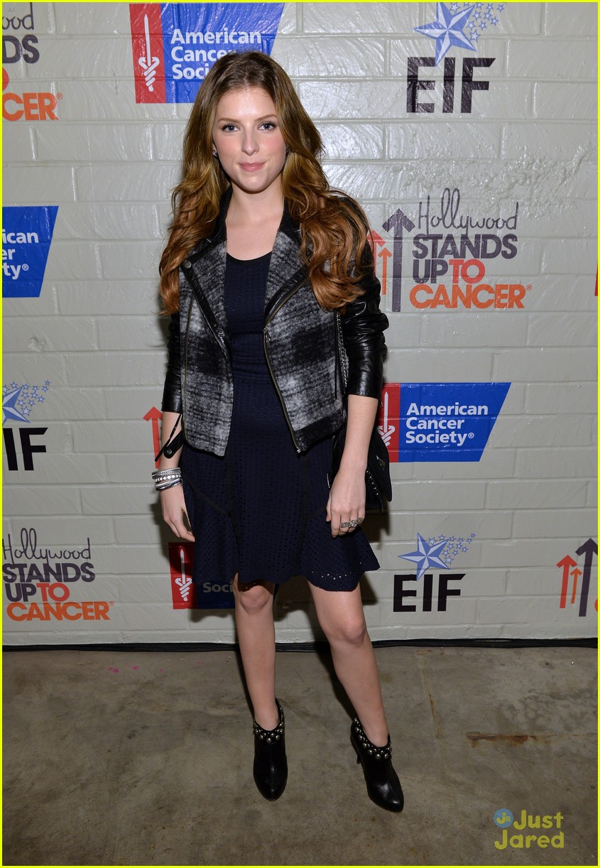 Anna Kendrick & Emma Roberts: Hollywood Stands Up To Cancer Event
