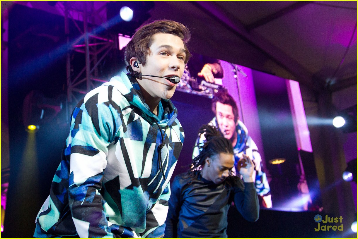 Austin Mahone: Aquafina FlavorSplash Concert with Kylie Jenner! | Photo ...