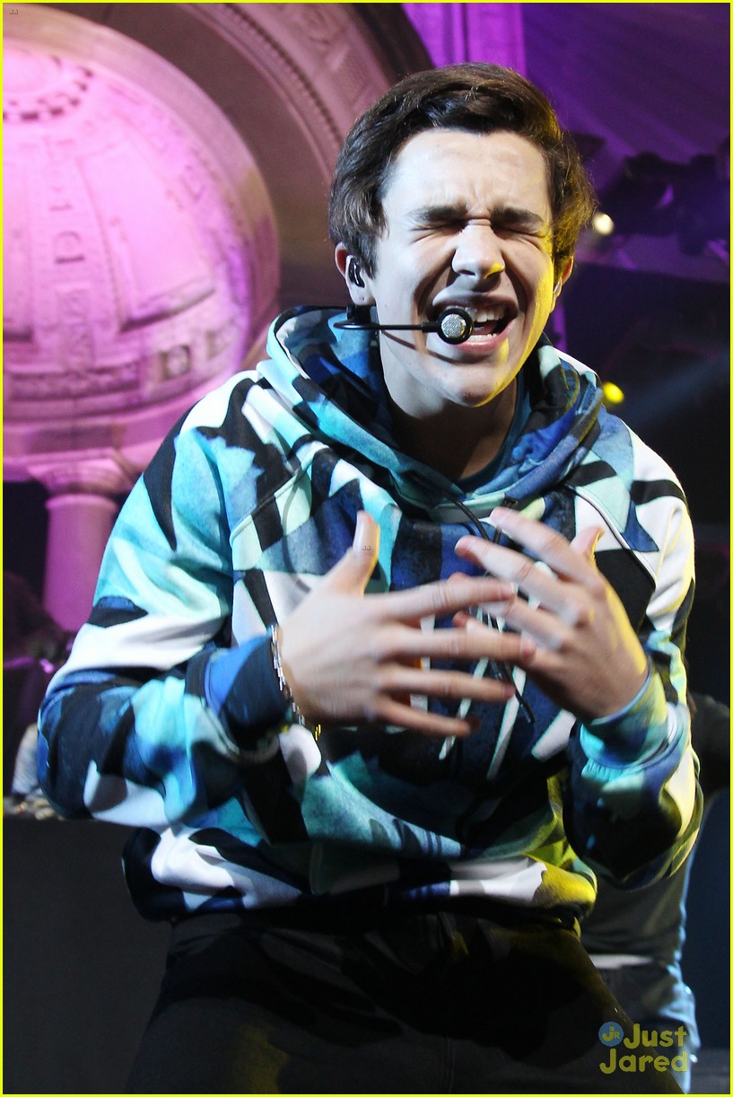 Austin Mahone: Aquafina FlavorSplash Concert with Kylie Jenner! | Photo