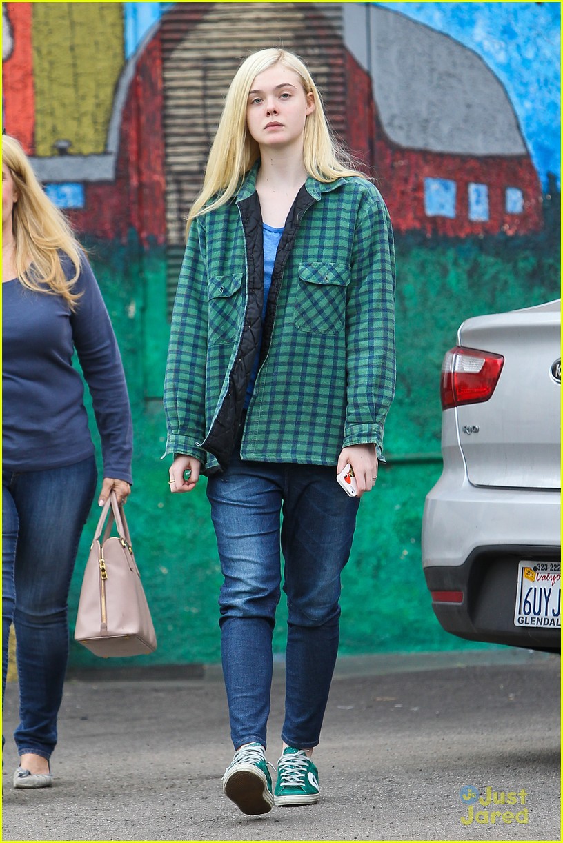 Dakota And Elle Fanning Separate Coasts Separate Outings Photo 634706 Photo Gallery Just 3657