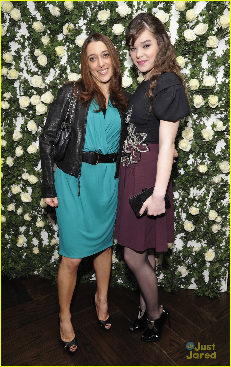 Full Sized Photo of hailee steinfeld golden globes luncheon diane