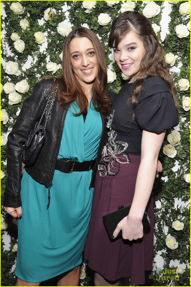 Hailee Steinfeld: Pre-Golden Globes Luncheon with Diane Kruger! | Photo