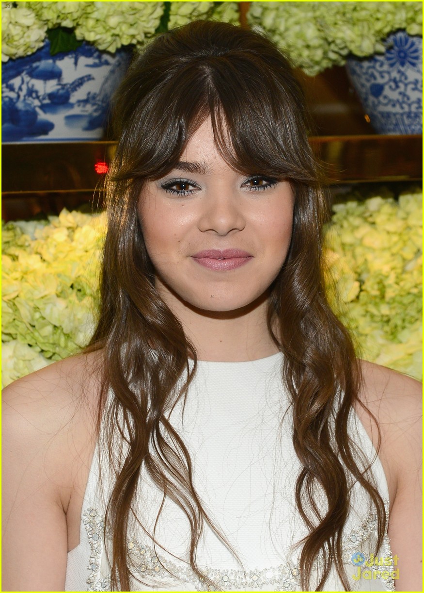 Hailee Steinfeld & Debby Ryan: Tory Burch Flagship Opening | Photo