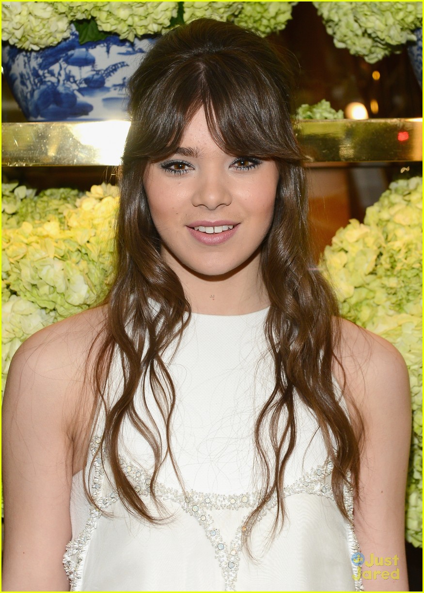 Hailee Steinfeld & Debby Ryan: Tory Burch Flagship Opening | Photo