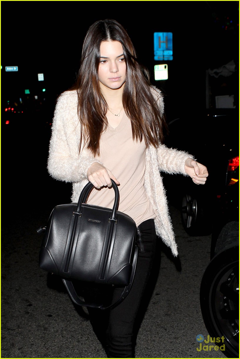 Kendall & Kylie Jenner: Separate Saturday Outings | Photo 632653 ...