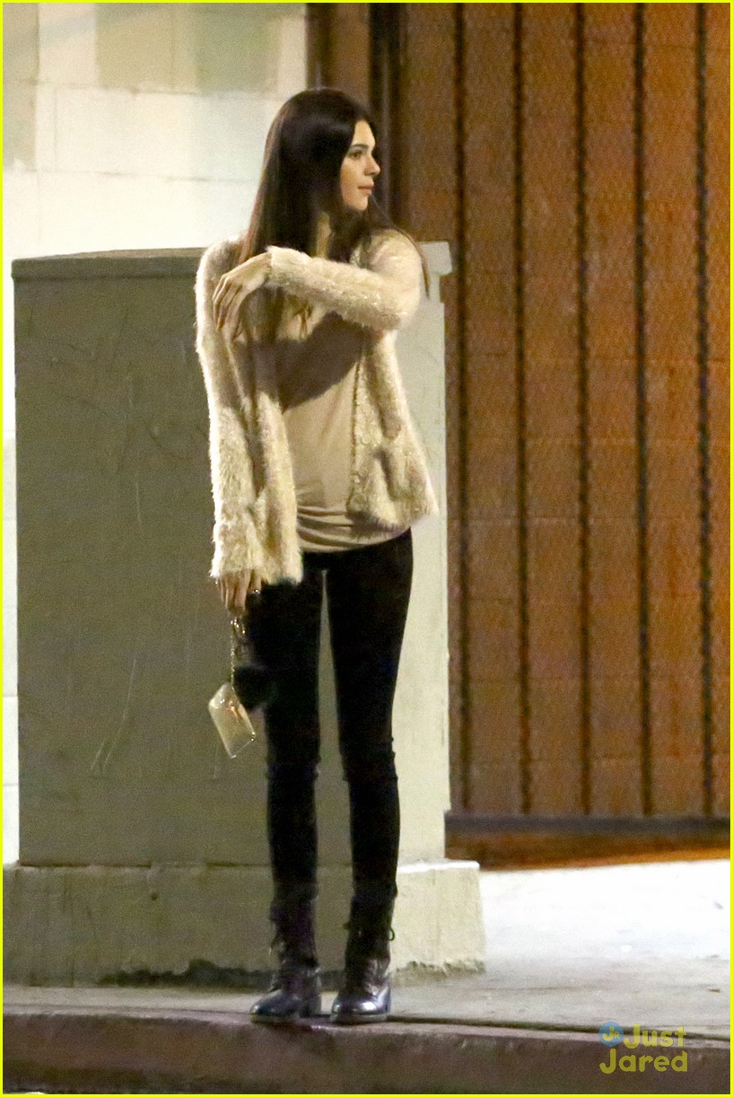 Kendall & Kylie Jenner: Separate Saturday Outings | Photo 632666 ...