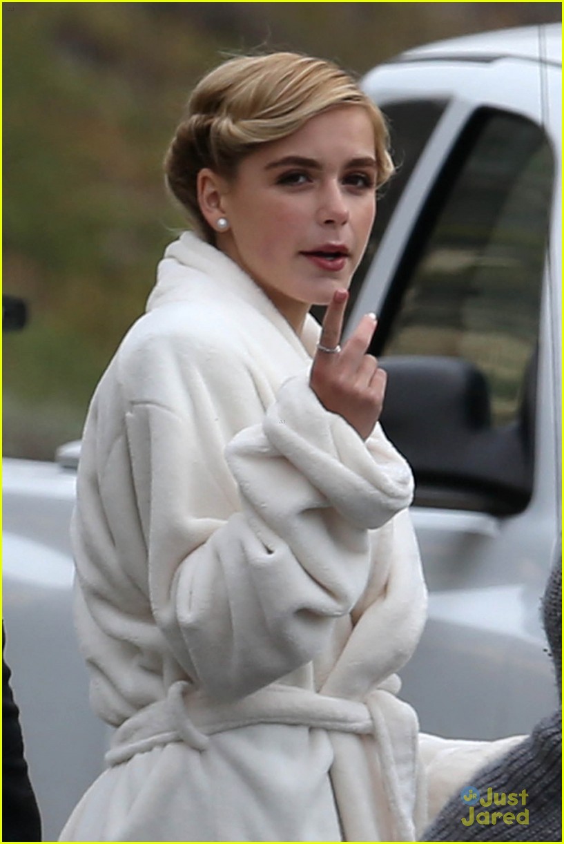 Full Sized Photo of kiernan shipka robe photo shoot 02 Kiernan Shipka
