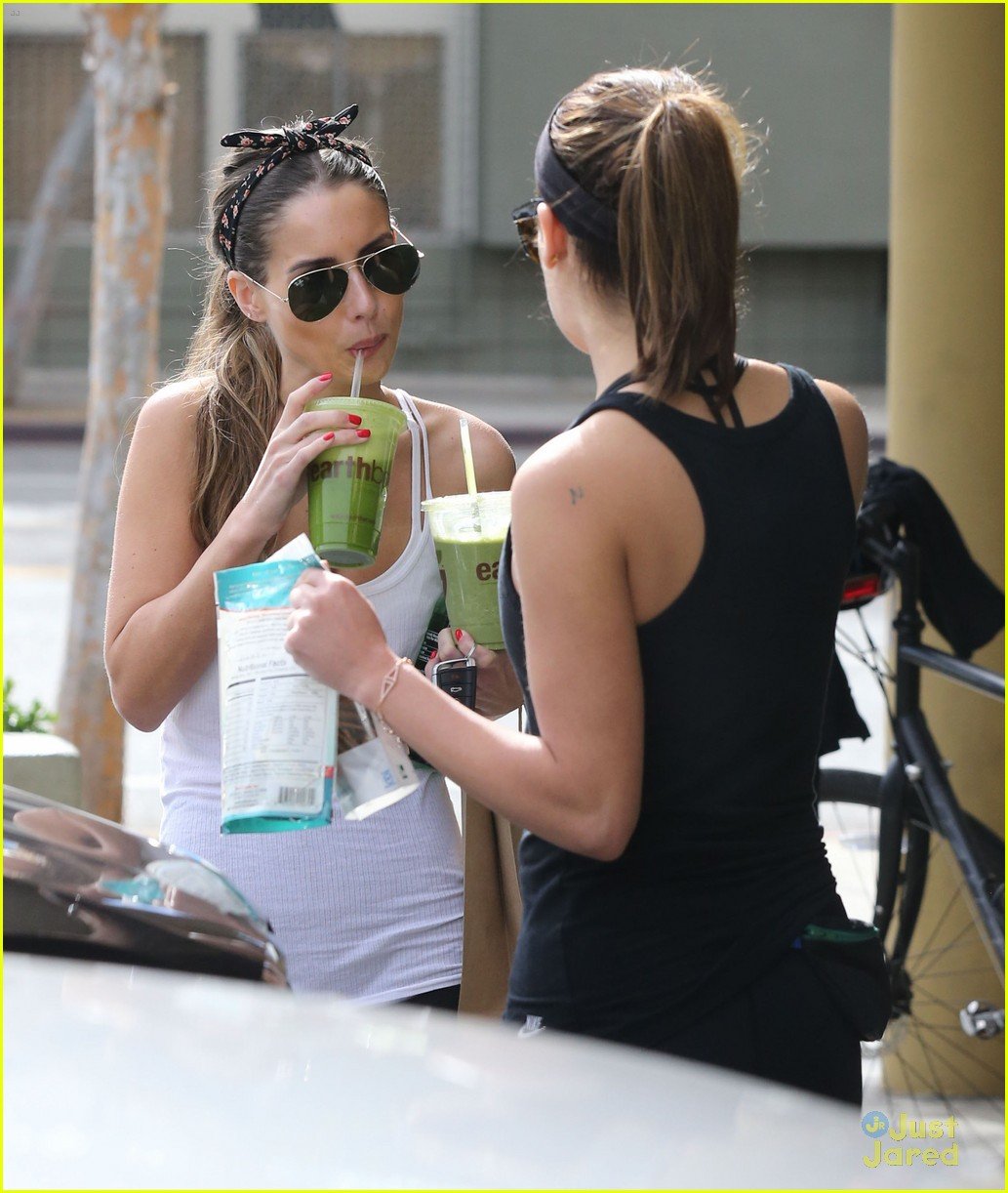 Lea Michele: EarthBar Stop After Weekend Workout | Photo 635954 - Photo