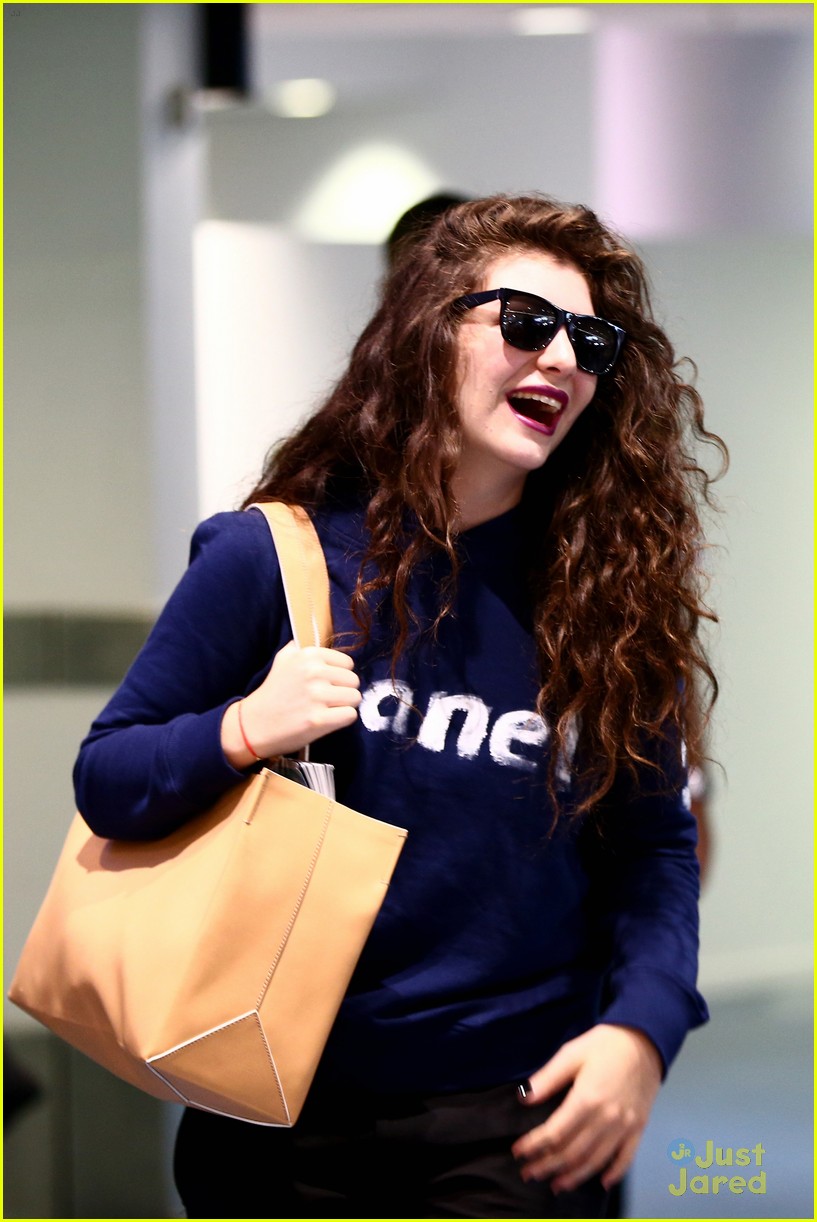 Lorde: Back in New Zealand After Grammys Win | Photo 639522 - Photo ...