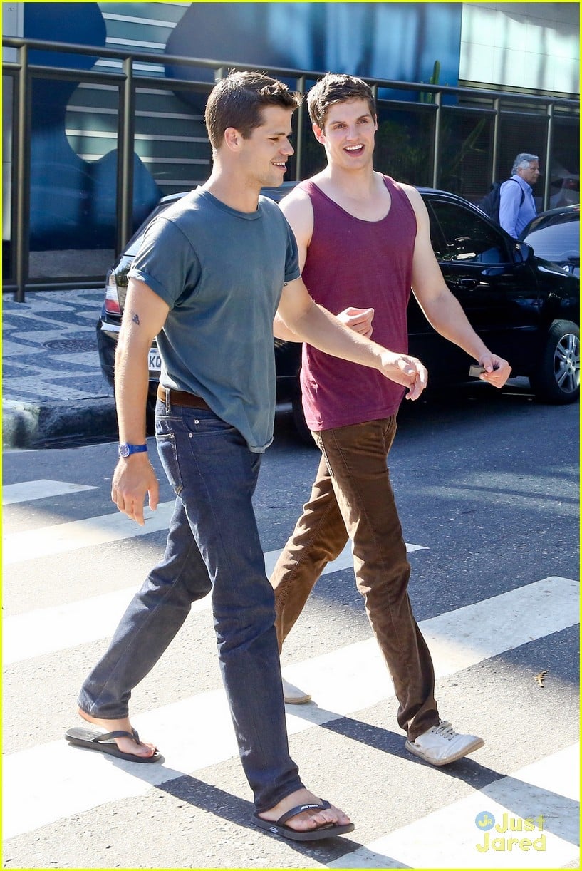 Max Carver & Daniel Sharman: Fan-Friendly in Rio! | Photo 634101 ...