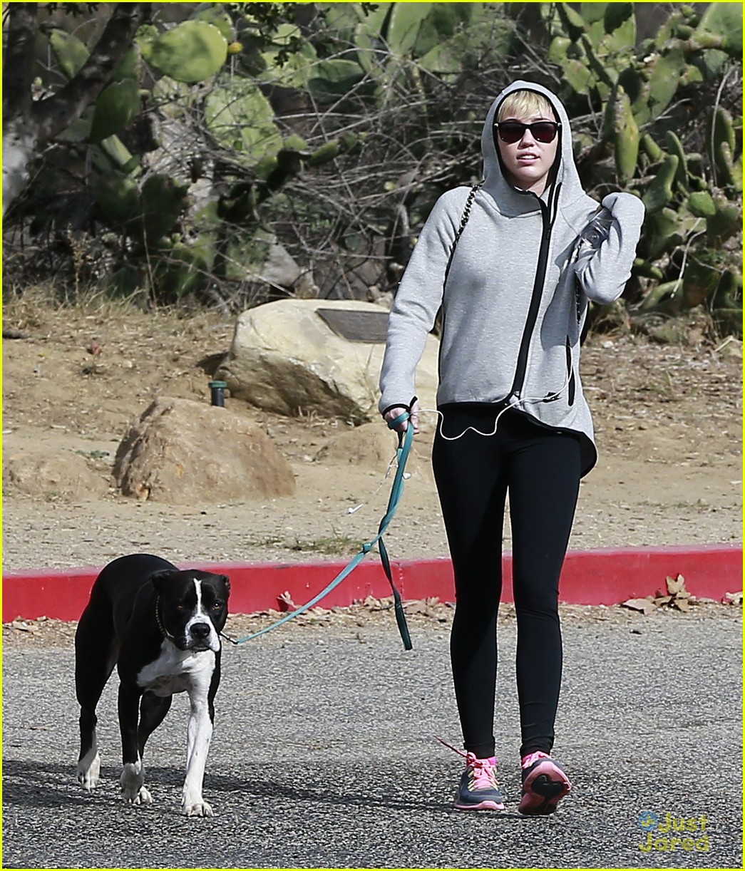 Miley Cyrus & Mary Jane: Weekend Canyon Walk | Photo 633030 - Photo ...