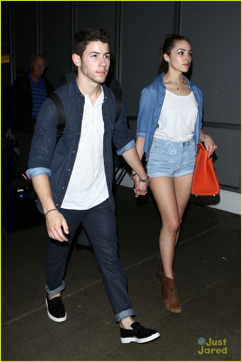 Nick Jonas & Olivia Culpo: Hand-Holding at LAX | Photo 631412 - Photo