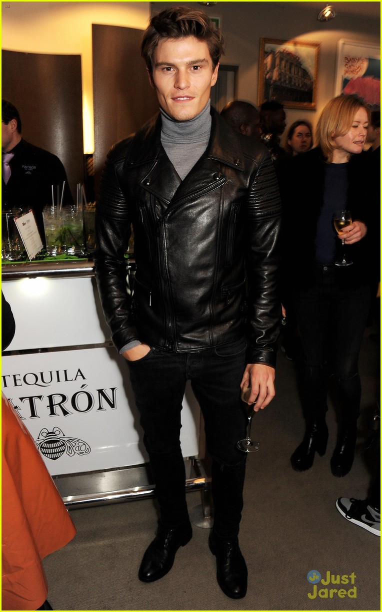 Full Sized Photo of oliver cheshire gq style party london 03 | Oliver ...