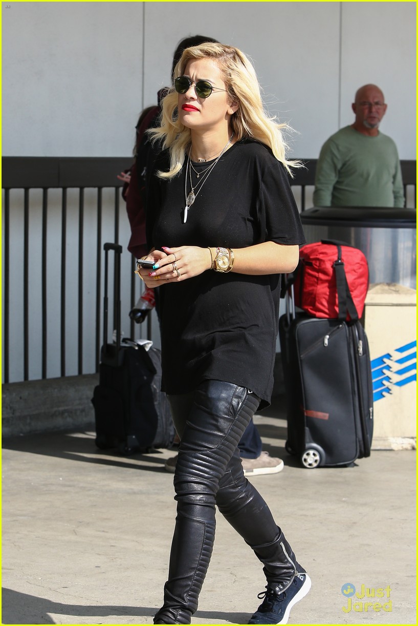 Full Sized Photo of rita ora flies out of los angeles 18 | Rita Ora