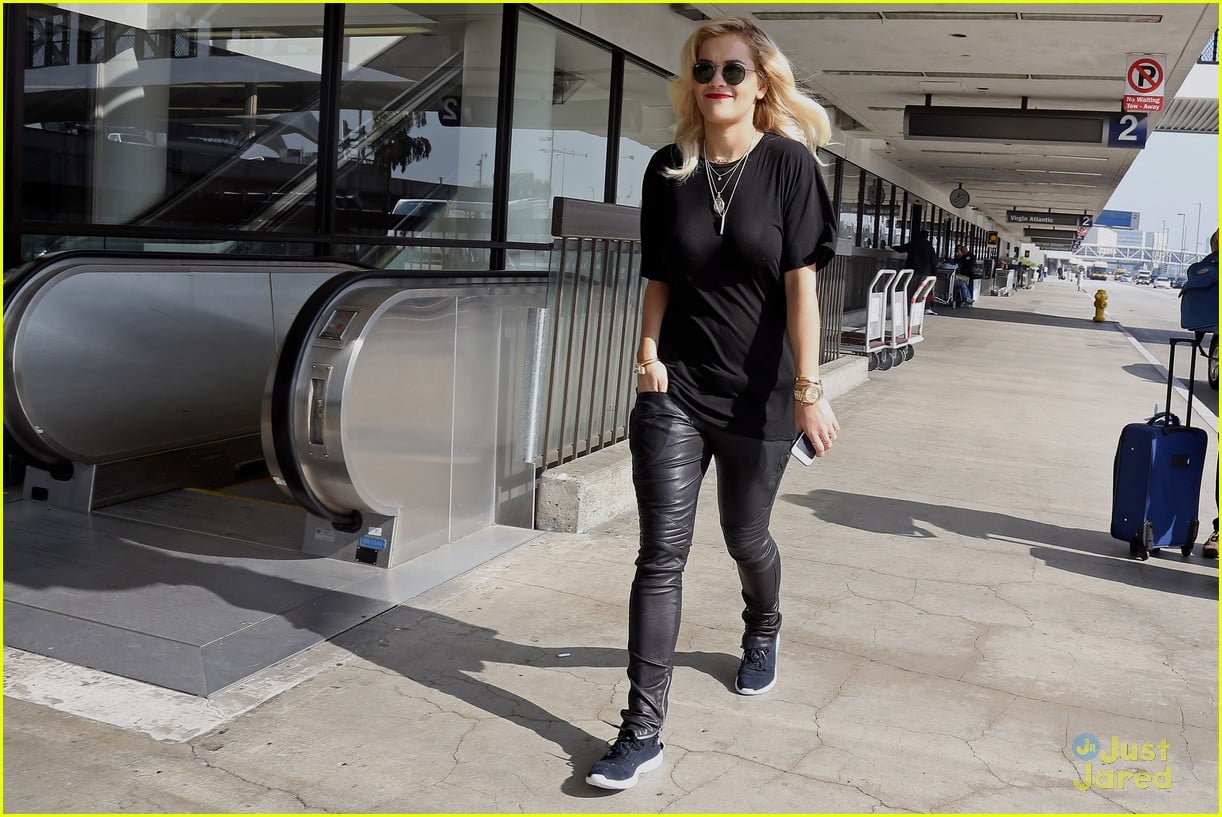 Full Sized Photo of rita ora flies out of los angeles 22 | Rita Ora