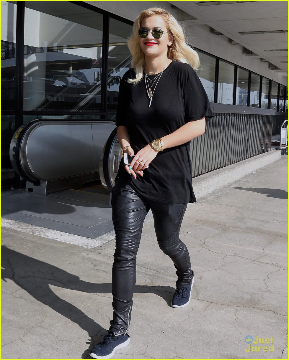 Full Sized Photo of rita ora flies out of los angeles 24 | Rita Ora