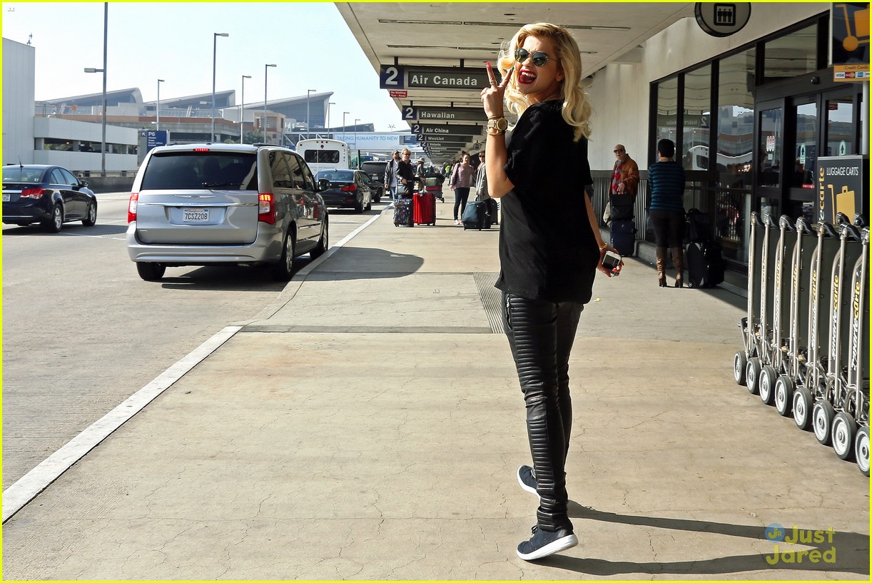 Full Sized Photo of rita ora flies out of los angeles 27 | Rita Ora