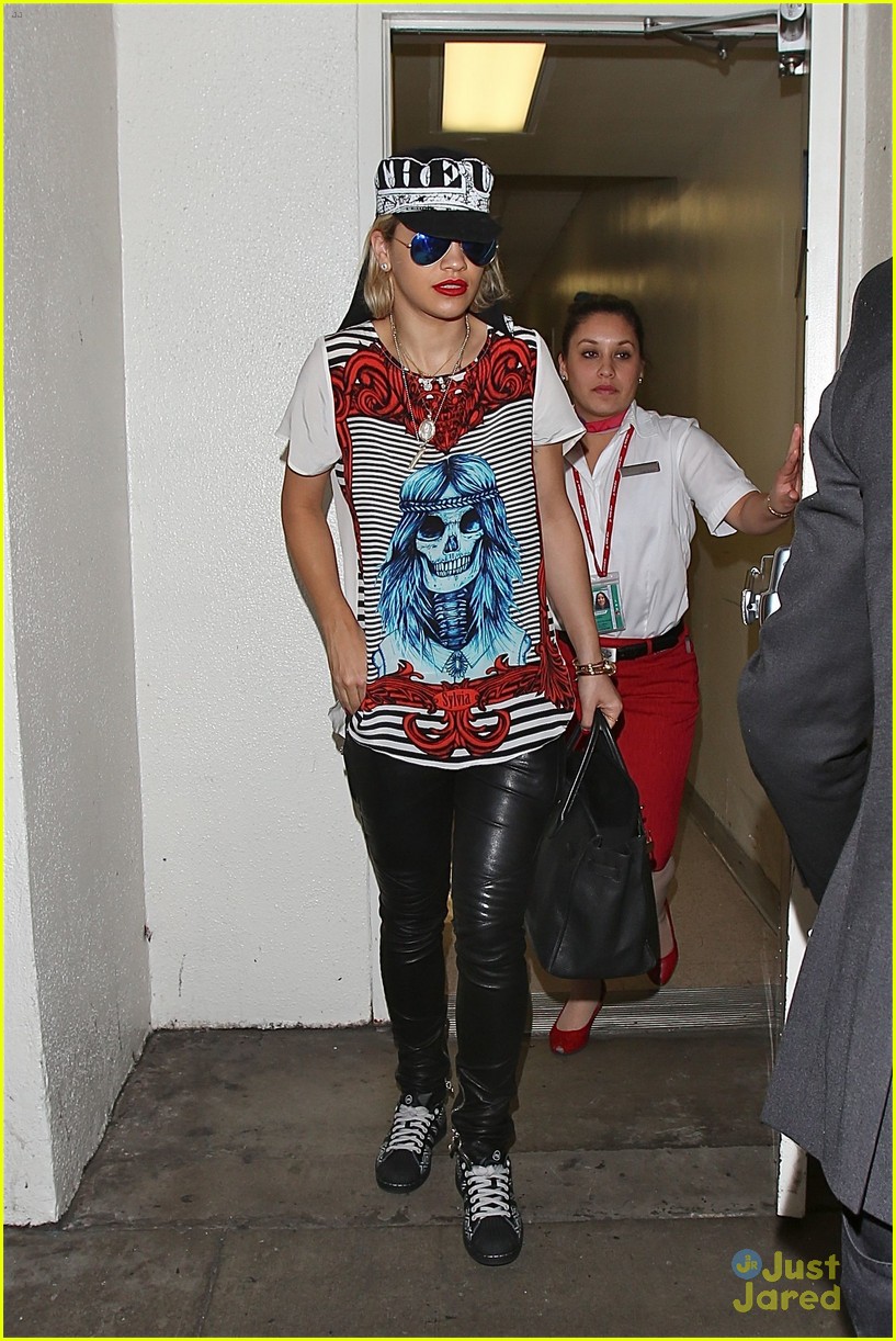 Full Sized Photo of rita ora outfit switch at lax airport 17 | Rita Ora ...