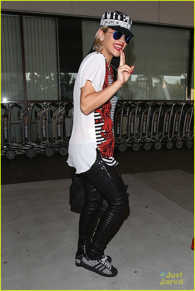 Full Sized Photo of rita ora outfit switch at lax airport 27 | Rita Ora