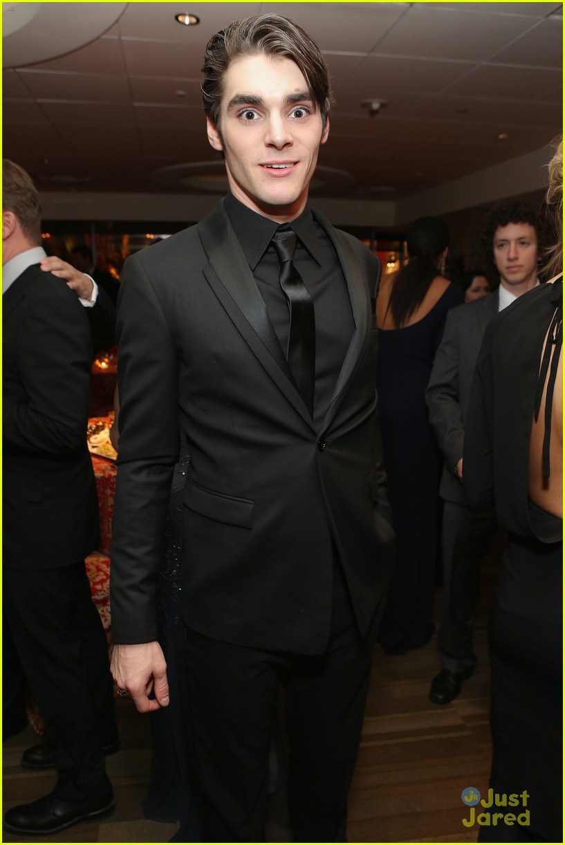 Full Sized Photo Of Rj Mitte Gg Parties 14 Rj Mitte Breaking Bad Wins Best Drama At Golden