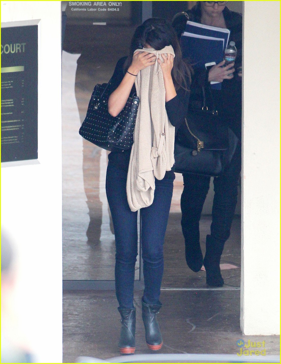 Selena Gomez Rips It Up at Little Cafe | Photo 640446 - Photo Gallery