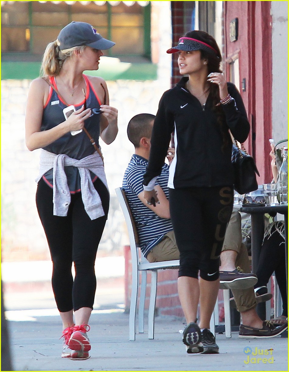 vanessa hudgens laura new hike 02