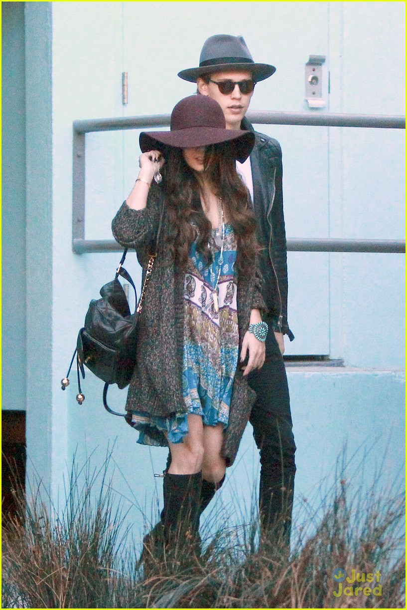 Full Sized Photo of vanessa hudgens austin butler late lunch 12