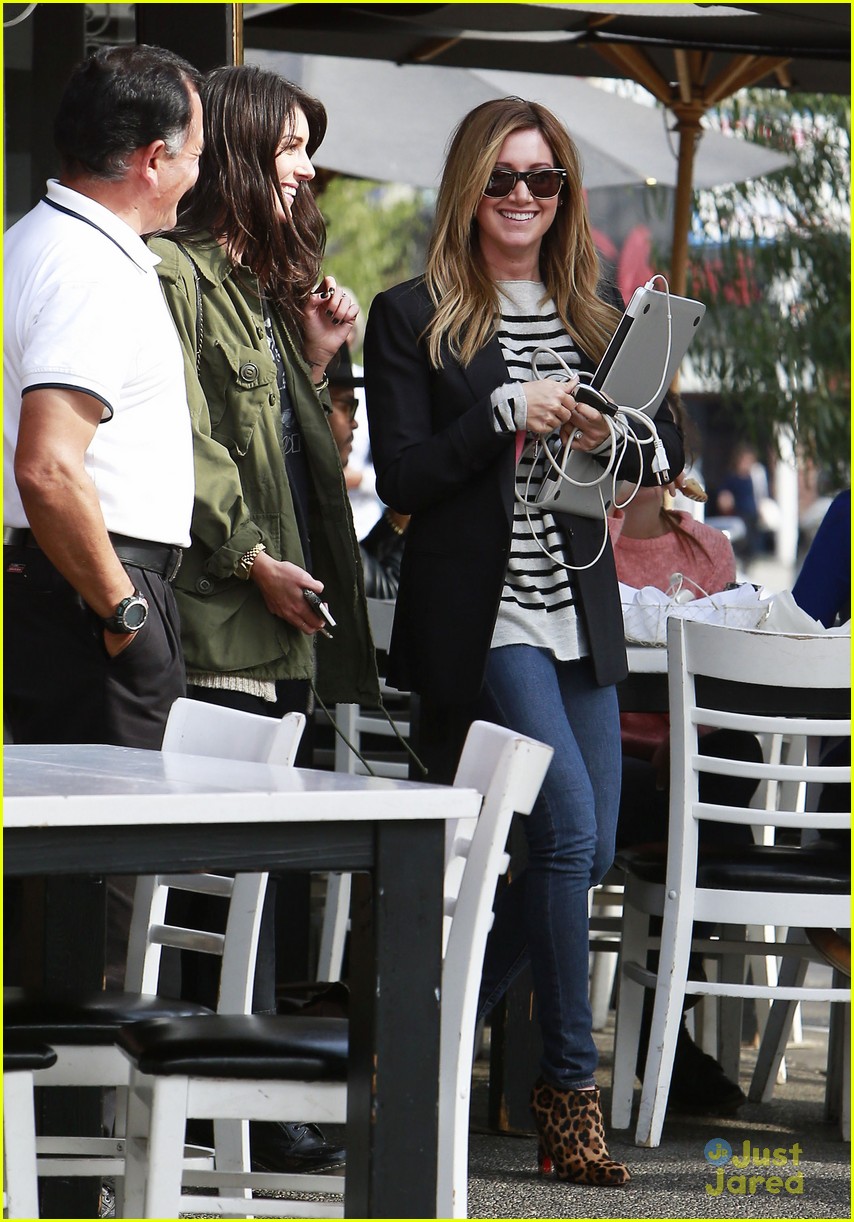 Ashley Tisdale & Shenae Grimes: Toast-y Twosome | Photo 641373 - Photo
