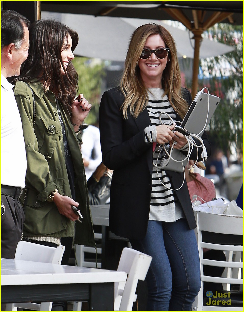 Ashley Tisdale & Shenae Grimes: Toast-y Twosome | Photo 641374 - Photo