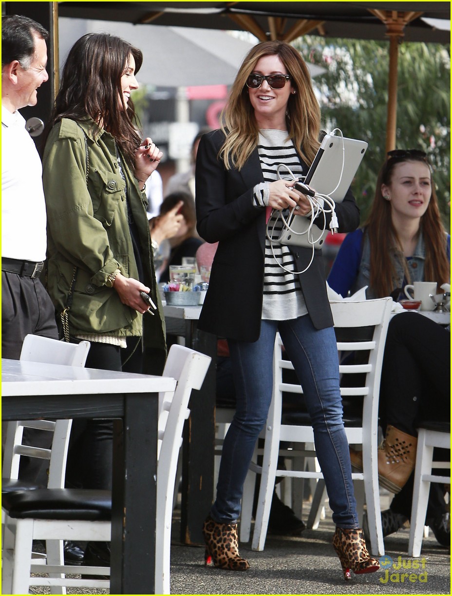 Ashley Tisdale & Shenae Grimes: Toast-y Twosome | Photo 641376 - Photo