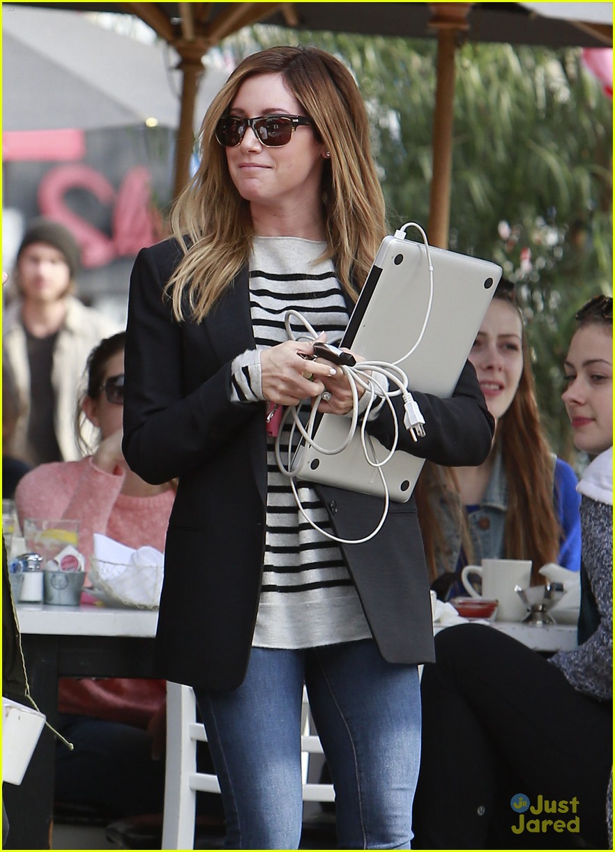 Ashley Tisdale & Shenae Grimes: Toast-y Twosome | Photo 641377 - Photo