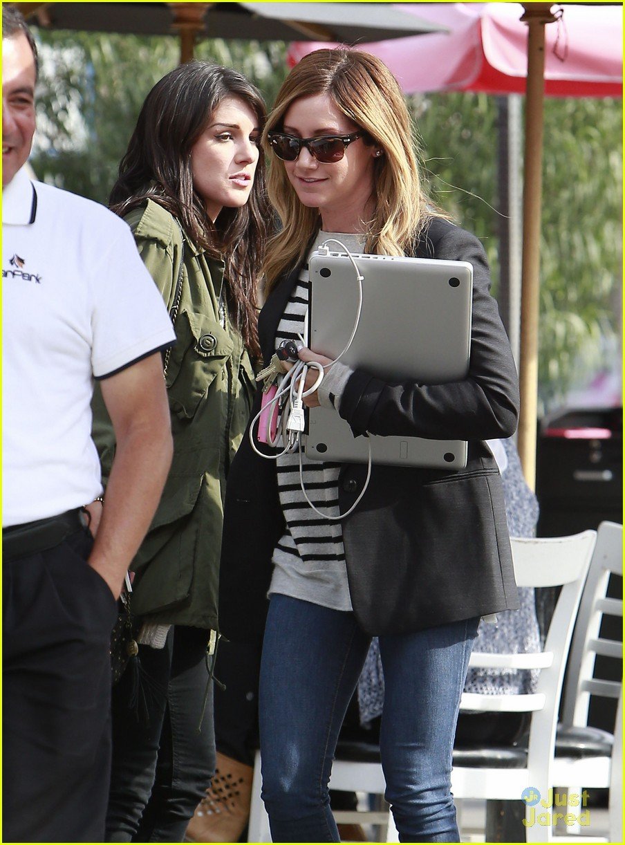 Ashley Tisdale & Shenae Grimes: Toast-y Twosome | Photo 641381 - Photo