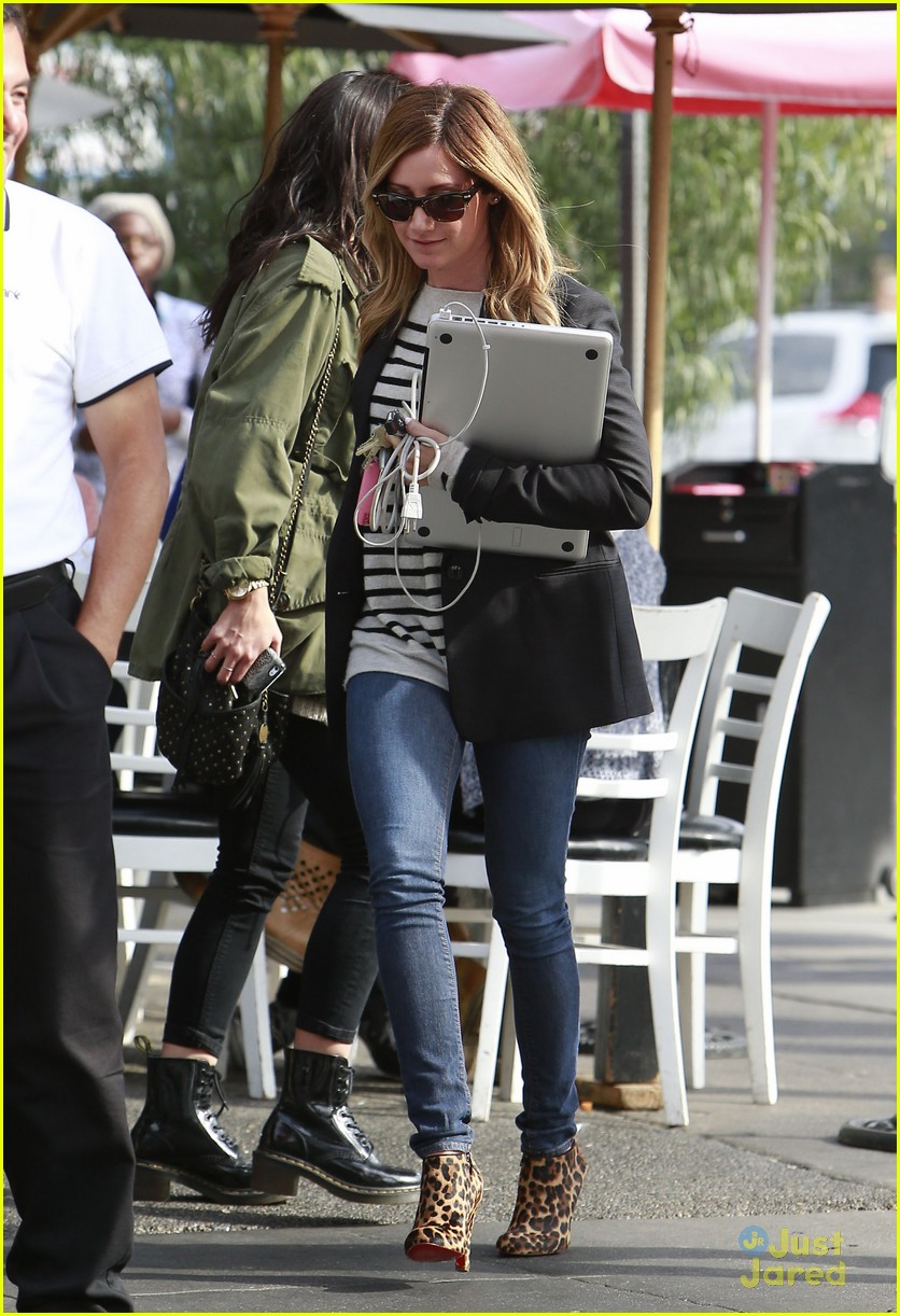 Ashley Tisdale & Shenae Grimes: Toast-y Twosome | Photo 641382 - Photo
