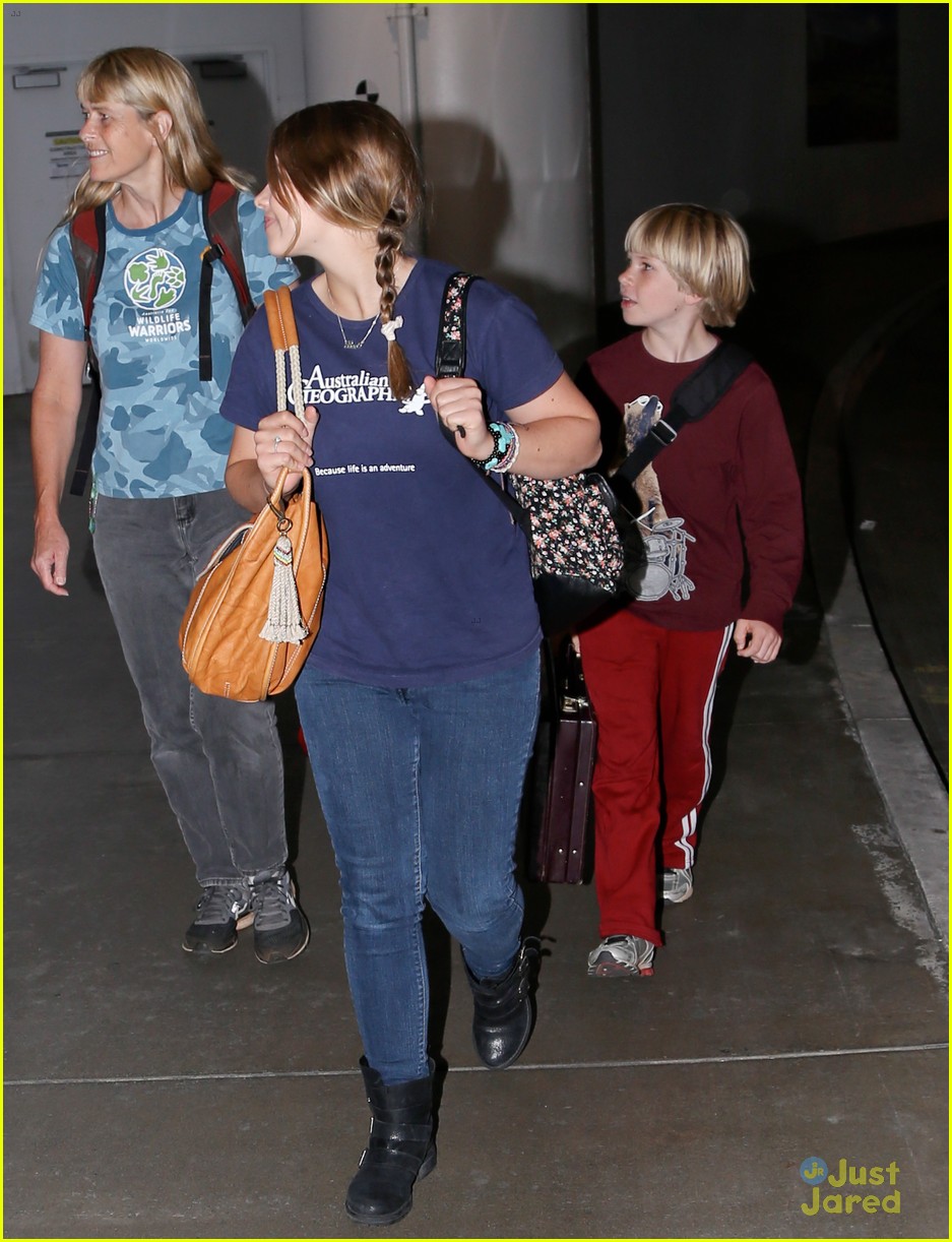 Full Sized Photo of bindi irwin arrives in los angeles with the family ...