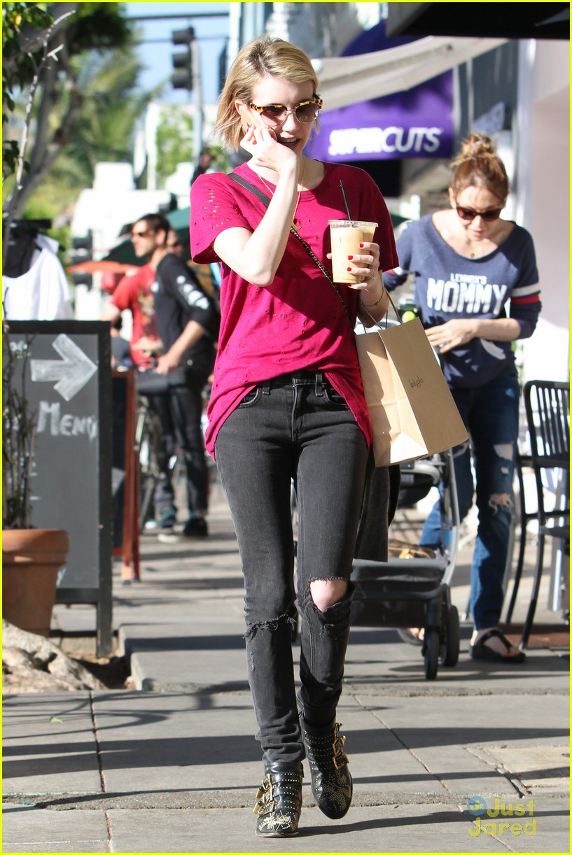Emma Roberts Runs Errands in Larchmont Village | Photo 646912 - Photo