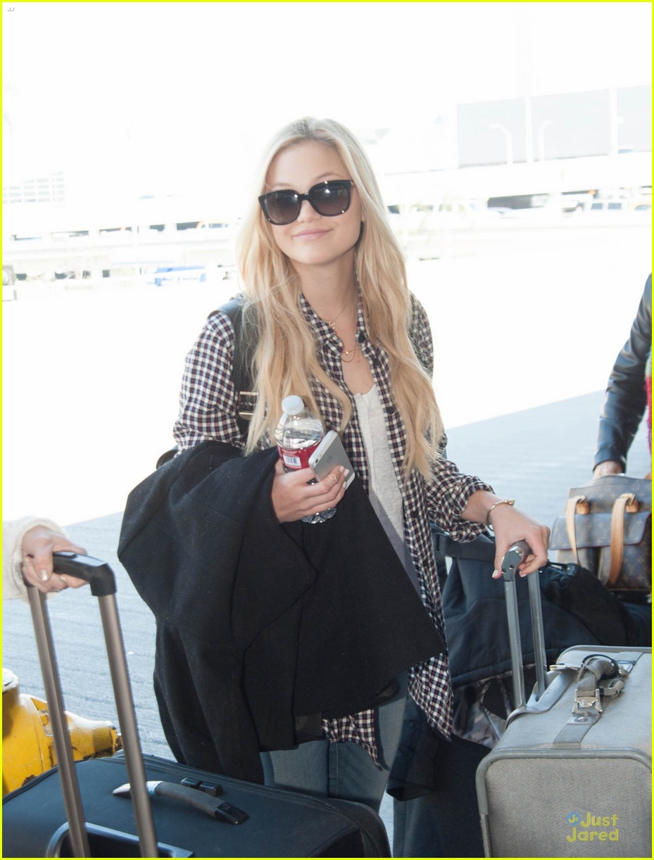 Olivia Holt Catches Kentucky Flight Out Of Lax Airport! 