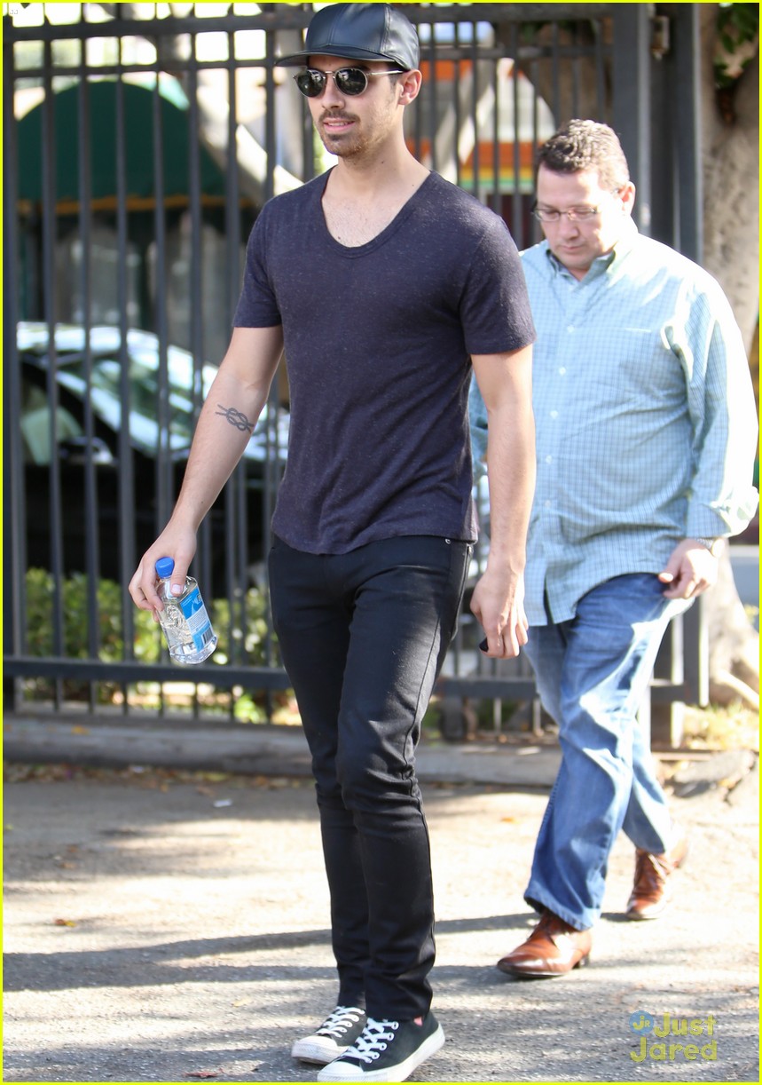 Joe Jonas: Leather Ball Cap After Hair Appointment | Photo 645905 ...