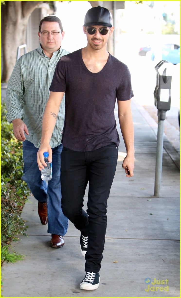 Joe Jonas: Leather Ball Cap After Hair Appointment | Photo 645909 ...