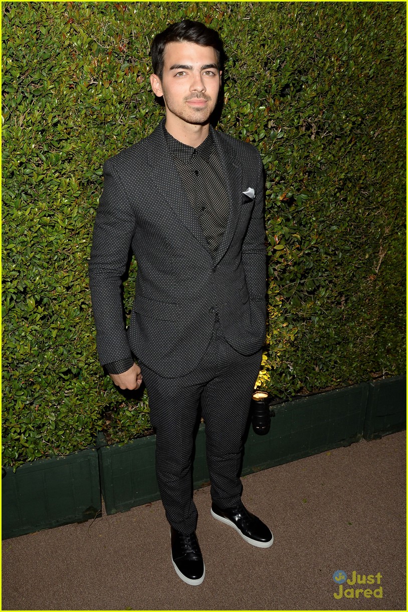 Nick & Joe Jonas Decades of Glamour & 'Vanity Fair' Young Hollywood