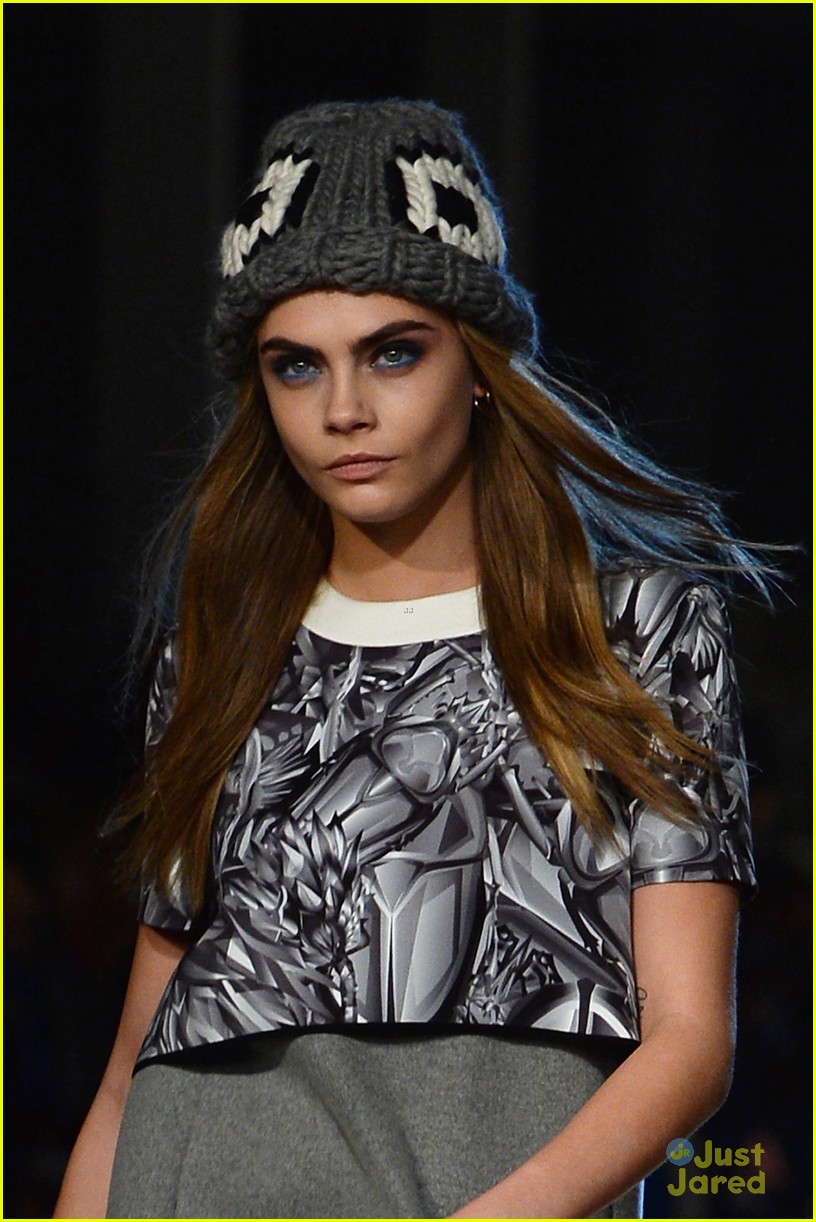 kendall jenner cara delevingne walk runway at giles show 11