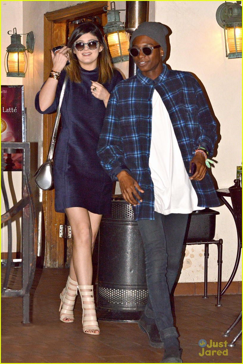 Full Sized Photo of kylie jenner kanye west hes such a creative guy 04 ...