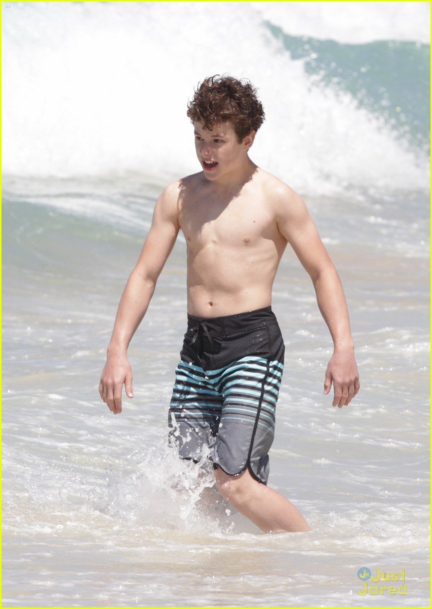 Nolan Gould Goes Shirtless Aubrey Anderson Emmons Makes Sandcastles On