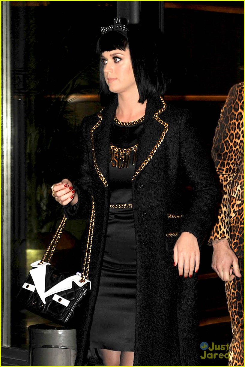 Katy Perry Gets Booed at Moschino Show, Acts Like a Pro! | Photo 646072