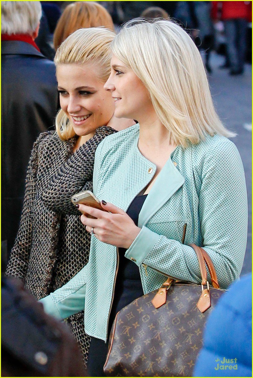 Pixie Lott: Shopping Fun with Sister Charlie Ann! | Photo 646485